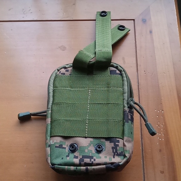 Military pouch, roughly ~ (7 1/4 in. Length), (5 in. Wide) - Picture 5 of 12